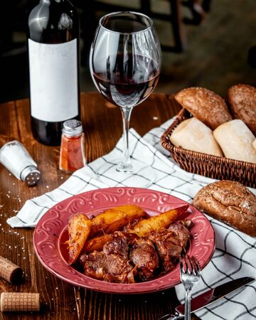 Accords Mets et Vins : Conseils et Astuces pour Sublimer vos Plats